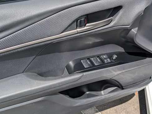 Used 2026 Toyota Camry SE FWD image 15