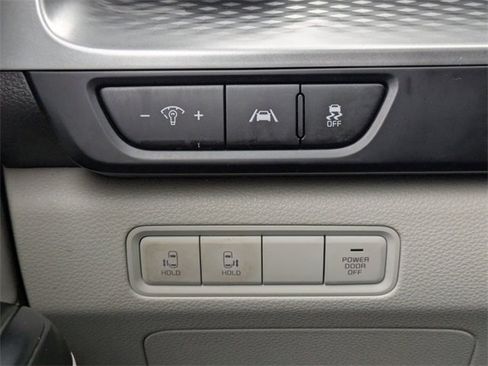 Used 2023 Kia Carnival LX image 26