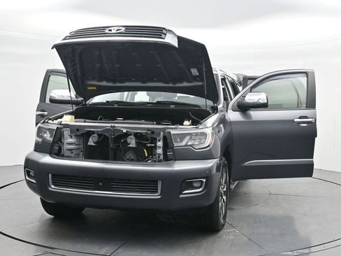 Used 2018 Toyota Sequoia Limited w/ Safety & Convenience Package image 43