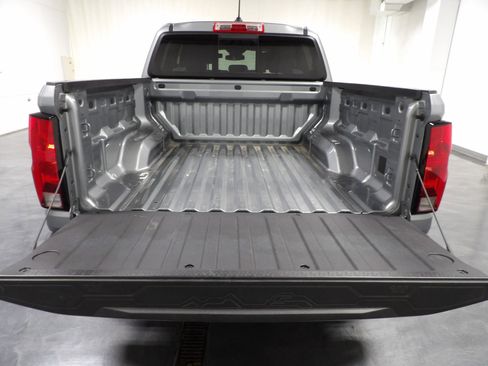 Used 2025 Chevrolet Colorado W/T RWD image 10