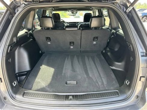 Used 2024 Jeep Grand Cherokee Altitude RWD image 36
