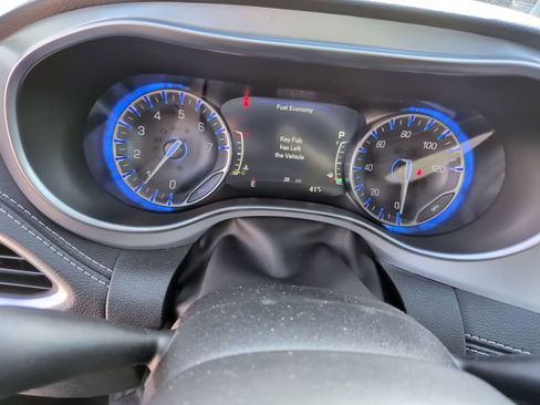 New 2026 Chrysler Pacifica Limited w/ Uconnect Theater Family Group image 26