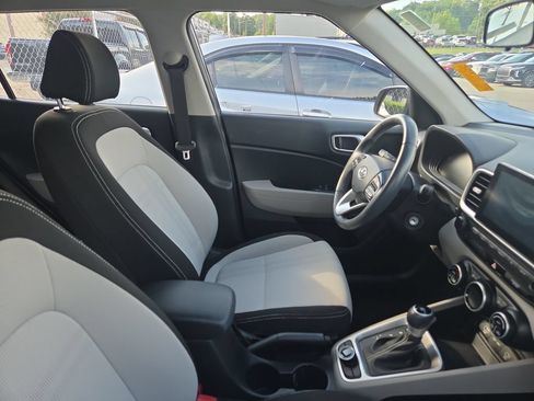 Certified 2023 Hyundai Venue SEL FWD image 11