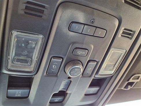 Used 2022 GMC Yukon XL Denali w/ Denali Premium Package image 15