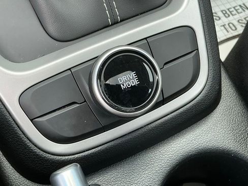 Used 2025 Hyundai Venue SEL FWD image 33