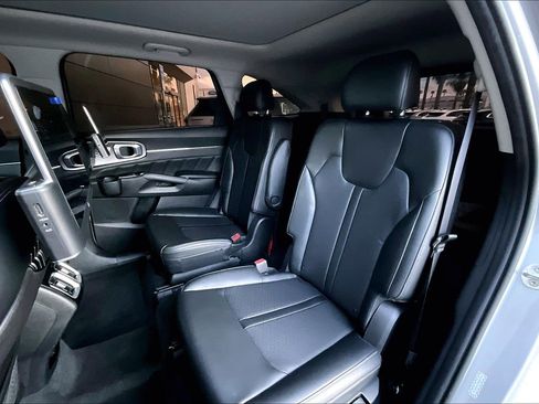 Used 2022 Kia Sorento SX image 26