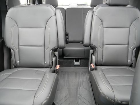 Used 2023 Chevrolet Traverse LT w/ LT Premium Package AWD/4WD image 13