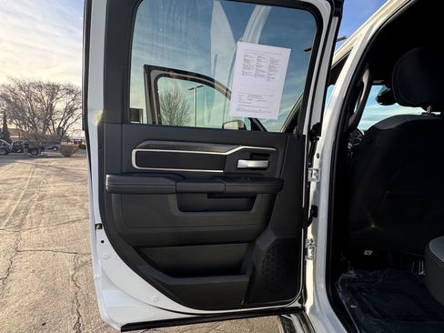 Used 2024 RAM 2500 Big Horn image 25