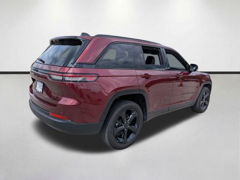 Used 2024 Jeep Grand Cherokee Limited w/ Luxury Tech Group II AWD/4WD image 4