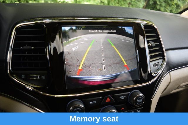 Used 2020 Jeep Grand Cherokee Limited AWD/4WD image 10