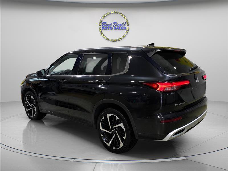 Used 2022 Mitsubishi Outlander SEL AWD/4WD image 2