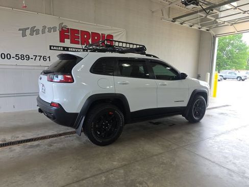 Used 2022 Jeep Cherokee Latitude w/ Trailer Tow Group AWD/4WD image 5