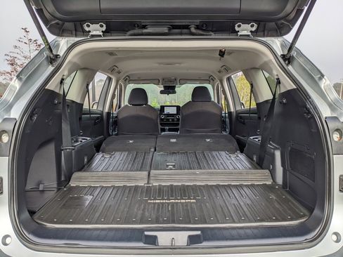 Used 2023 Toyota Highlander L image 37