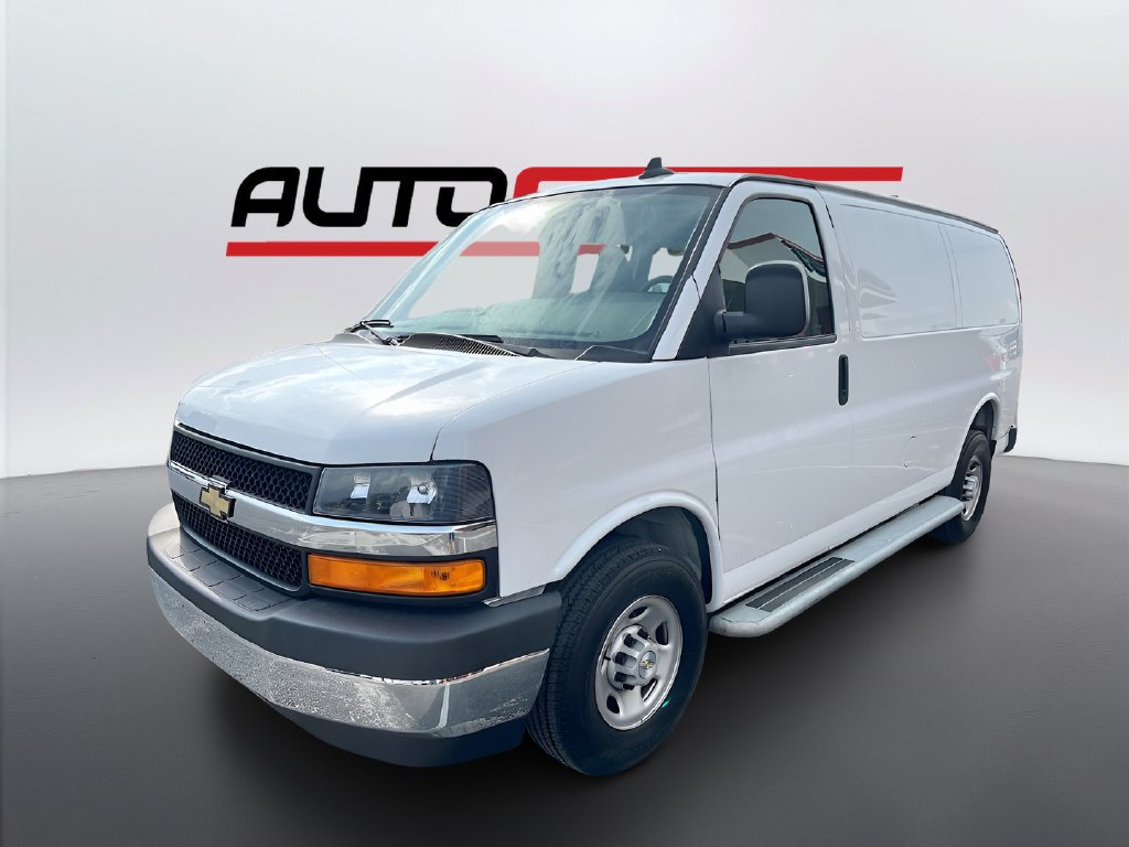 Used 2023 Chevrolet Express 2500 w/ Driver Convenience Package RWD image 3