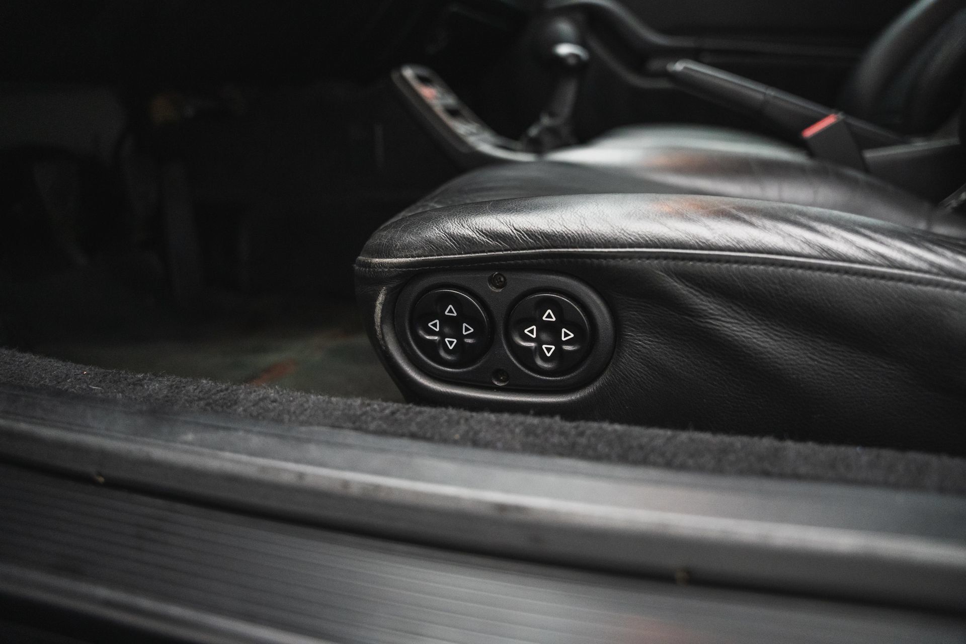 Used 1995 Porsche 911 Carrera RWD image 86