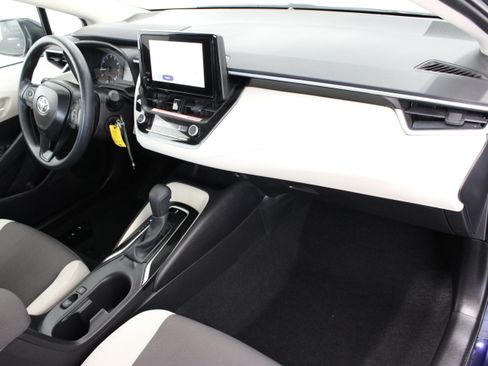 Used 2025 Toyota Corolla LE FWD image 31
