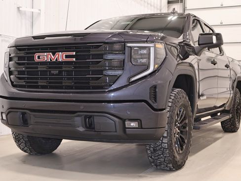 Used 2025 GMC Sierra 1500 Elevation w/ Elevation Premium Package image 5