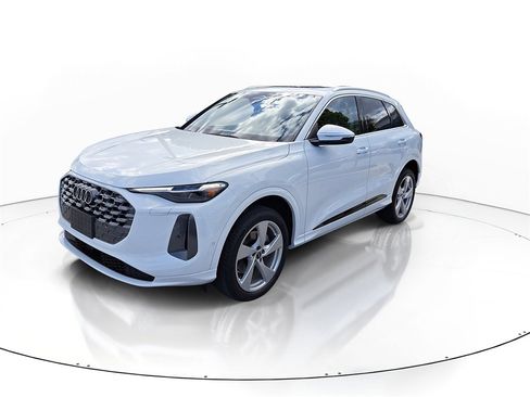 New 2025 Audi Q5 Premium Plus image 2