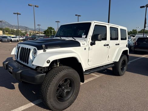 Used 2013 Jeep Wrangler Unlimited Sahara w/ Connectivity Group AWD/4WD image 2