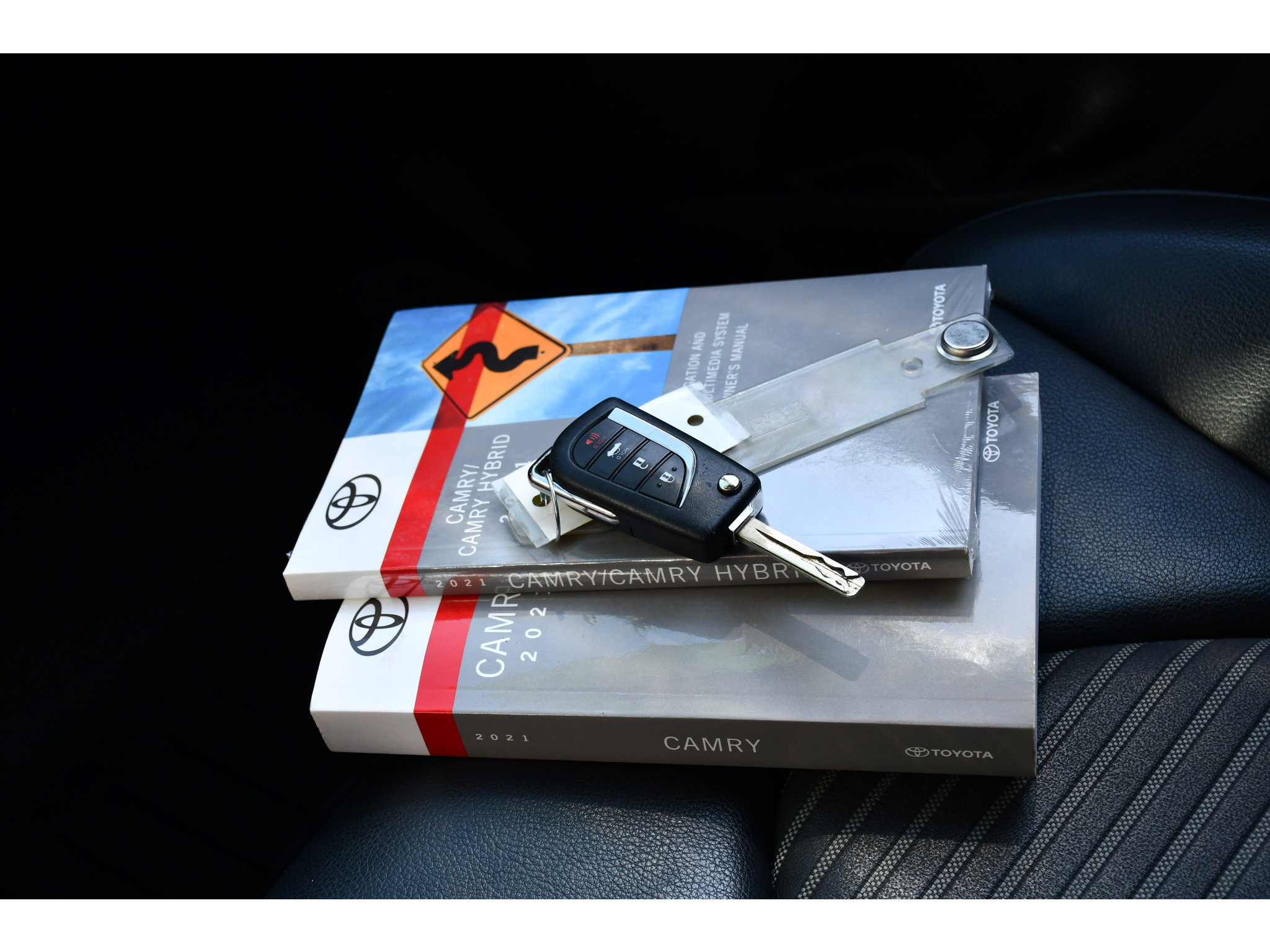 Used 2021 Toyota Camry SE FWD image 32