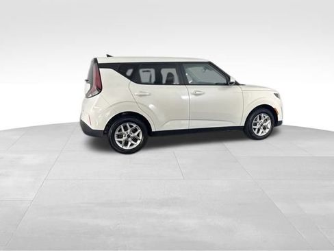 Certified 2024 Kia Soul S image 8