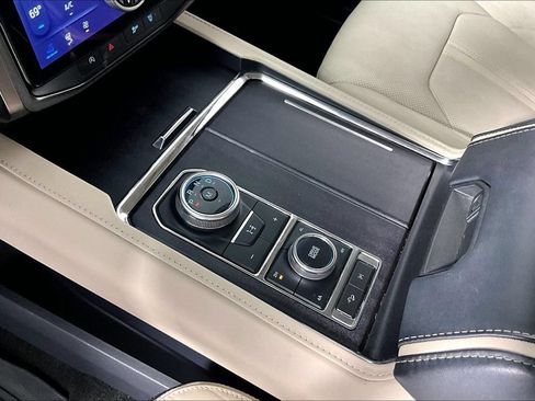 Used 2023 Ford Expedition Platinum AWD/4WD image 17