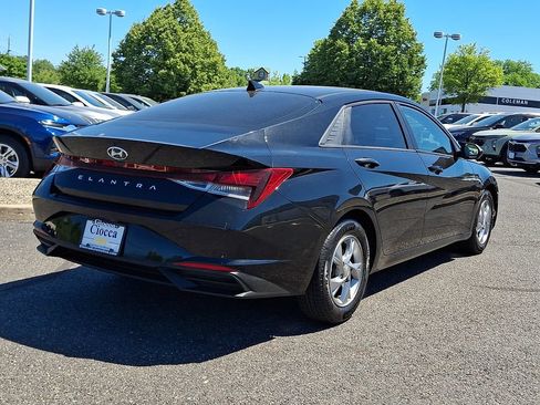 Used 2021 Hyundai Elantra SE FWD image 9