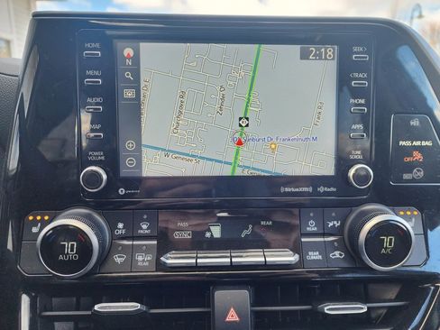 Used 2020 Toyota Highlander XLE image 43