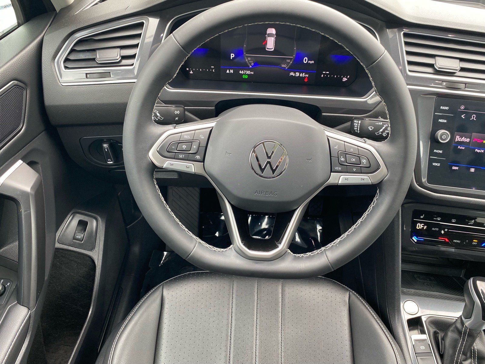 Certified 2023 Volkswagen Tiguan SE w/ Panoramic Sunroof Package FWD image 6