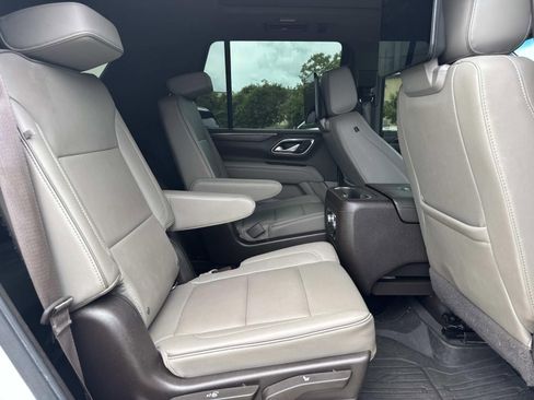 Used 2022 GMC Yukon SLT w/ SLT Premium Package RWD image 12