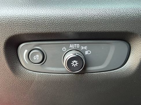 Used 2023 Chevrolet Traverse LT w/ Rear Camera Mirror Package AWD/4WD image 21