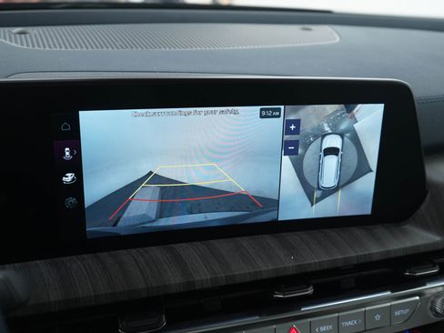 Used 2025 Kia Telluride SX w/ SX Captain's Chair Package image 24