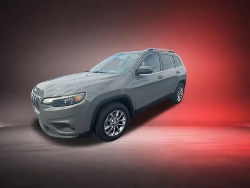 Used 2019 Jeep Cherokee Latitude Plus w/ Cold Weather Group AWD/4WD image 4