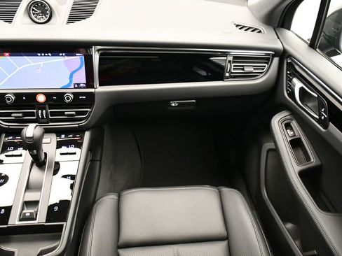 Certified 2025 Porsche Macan Turbo AWD/4WD image 23