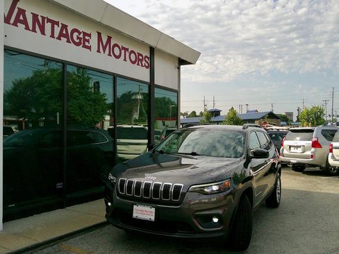 Used 2022 Jeep Cherokee Latitude Lux w/ Mopar Interior Package AWD/4WD image 1