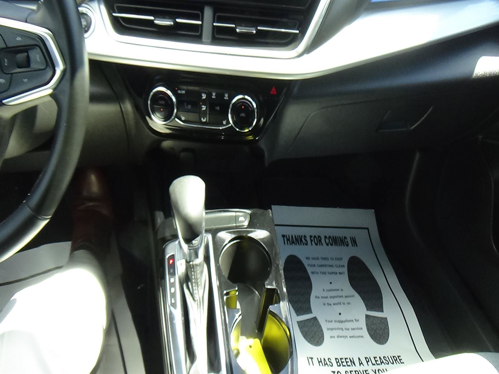Used 2025 Chevrolet Trax LT w/ LT Convenience Package FWD image 24