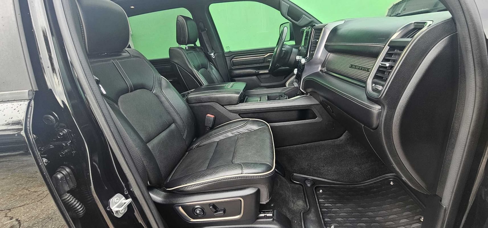 Used 2020 RAM 1500 Limited w/ Black Appearance Package AWD/4WD image 24