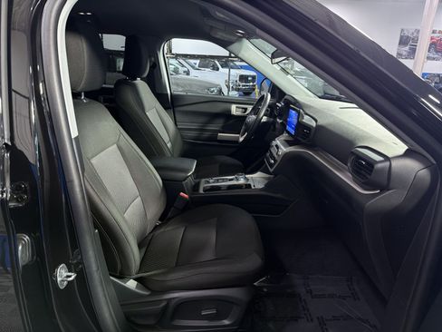 Used 2024 Ford Explorer XLT AWD/4WD image 25