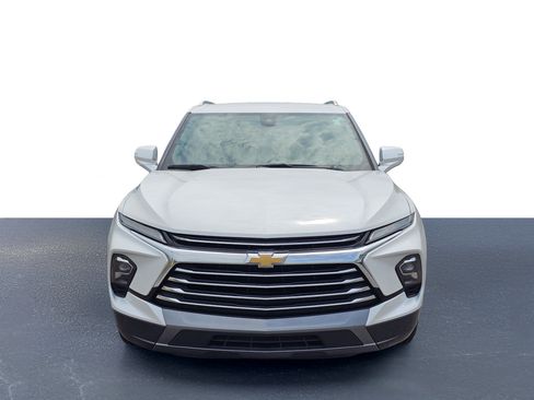 Used 2023 Chevrolet Blazer Premier FWD image 2