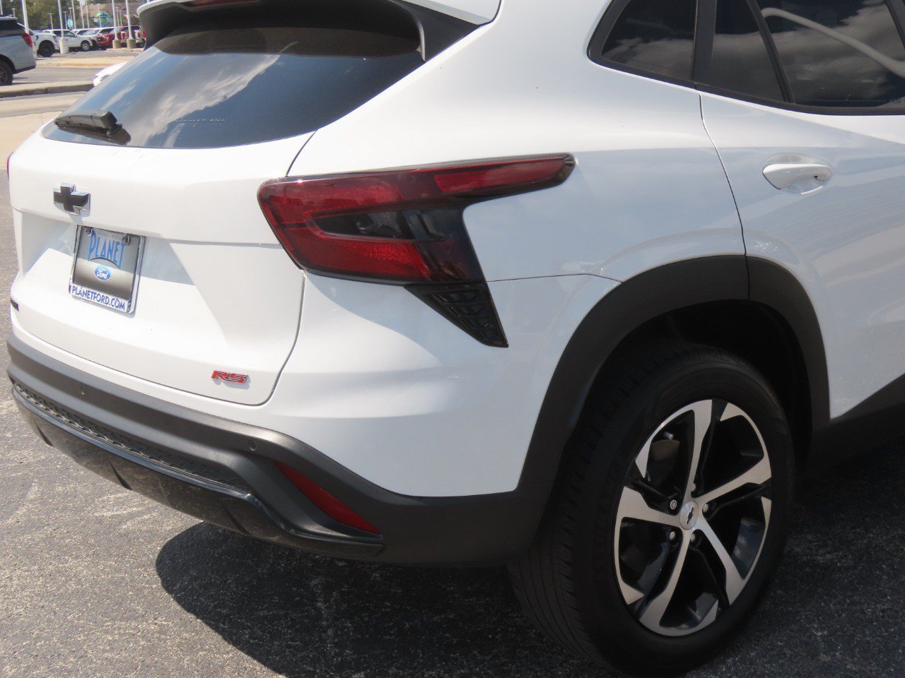 Used 2025 Chevrolet Trax RS w/ Sunroof Package FWD image 12