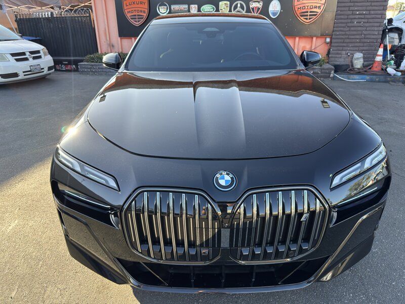 Used 2025 BMW i7 eDrive50 w/ M Sport Package RWD image 2