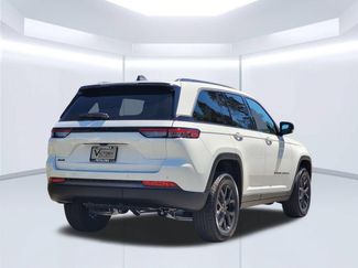New 2026 Jeep Grand Cherokee Altitude AWD/4WD video 4