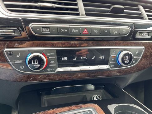 Used 2019 Audi Q7 3.0T Prestige image 12