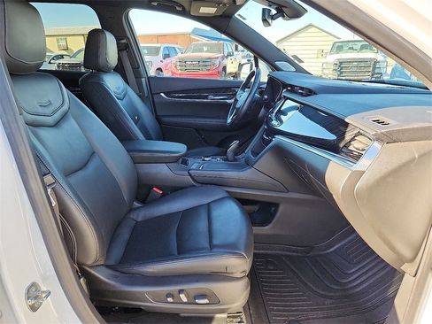 Used 2023 Cadillac XT6 Premium Luxury image 7