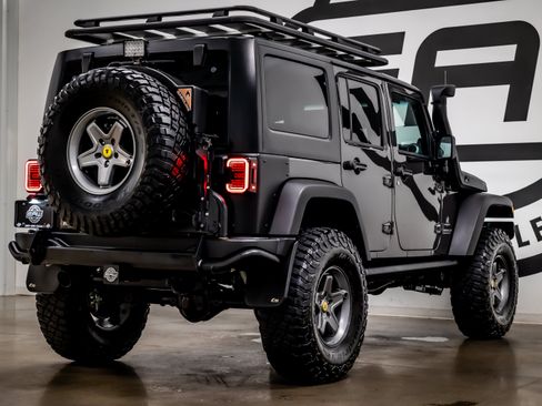 Used 2014 Jeep Wrangler Unlimited Rubicon w/ Max Tow Package AWD/4WD image 39