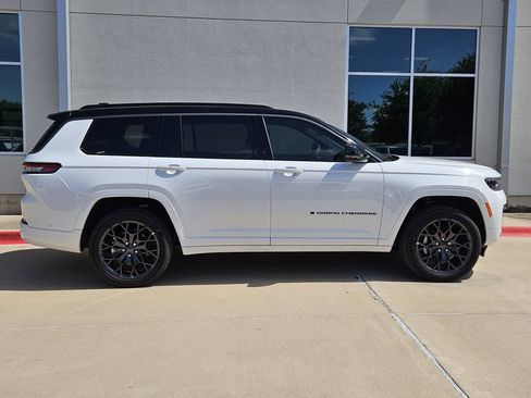 New 2026 Jeep Grand Cherokee L Summit w/ Obsidian Package AWD/4WD image 2