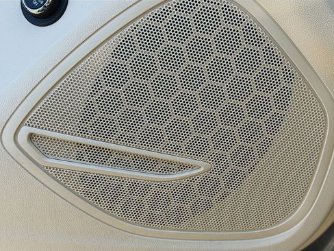 Used 2021 Buick Envision Essence image 24