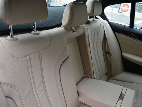 Used 2018 BMW 530e xDrive w/ Premium Package 2 image 28