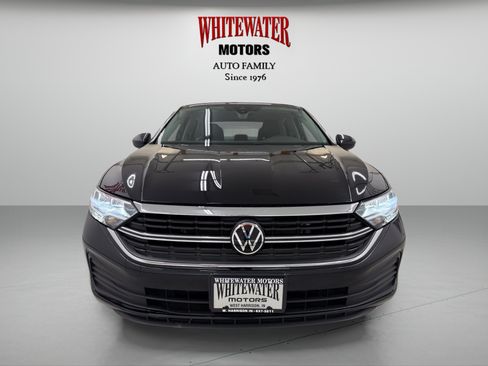 Used 2024 Volkswagen Jetta SE FWD image 6
