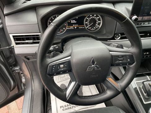 Used 2022 Mitsubishi Outlander SE image 11